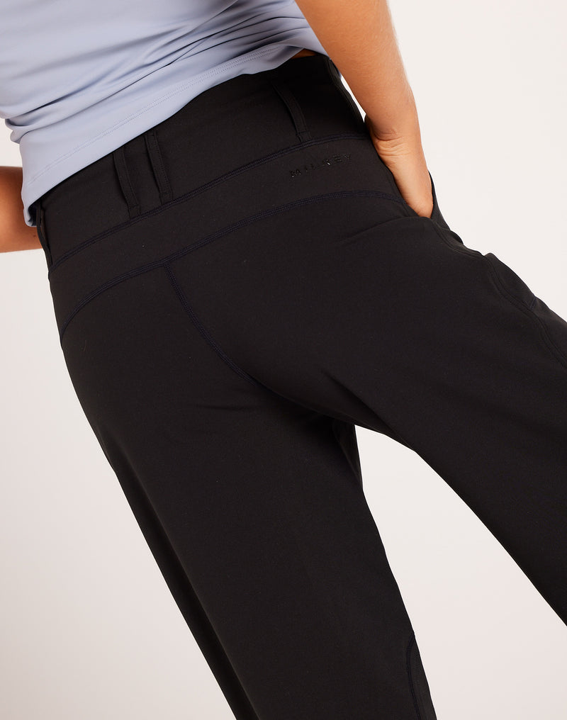 Lifestyle straight-leg pants in structured stretch fabric, ideal for active, casual, and everyday wear with a clean, polished silhouette and practical features.