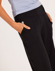 Lifestyle straight-leg pants in structured stretch fabric, ideal for active, casual, and everyday wear with a clean, polished silhouette and practical features.